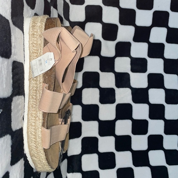 Nude platform sandals - Picture 2 of 3